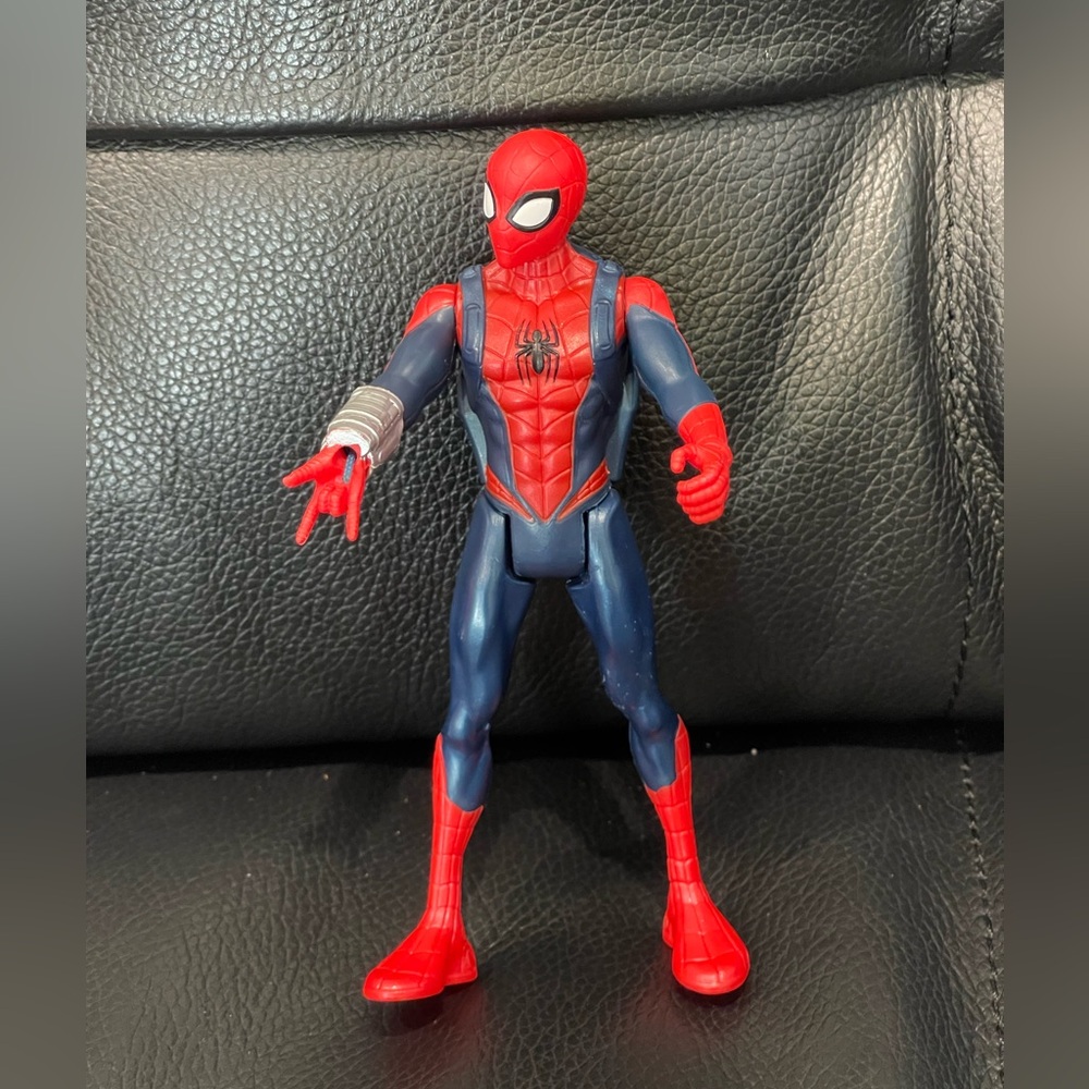 SPIDER-MAN 5.5" Action Figure
2017 Backpack Shoots Web Rare hasbro‎